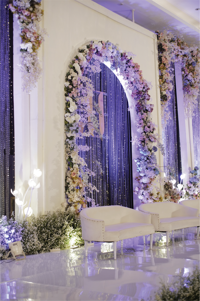 Jimmy & Jessica Wedding Decoration at Hilton Ballroom, Bandung by Valentine Wedding Decoration - 016