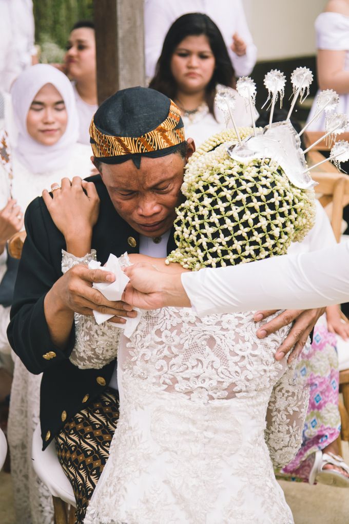 Javanese Traditional Wedding of Indonesian & Italian Nationalities in Bali by fire, wood & earth - 025 Javanese Traditional Wedding of Indonesian & Italian Nationalities in Bali by fire, wood & earth - 025