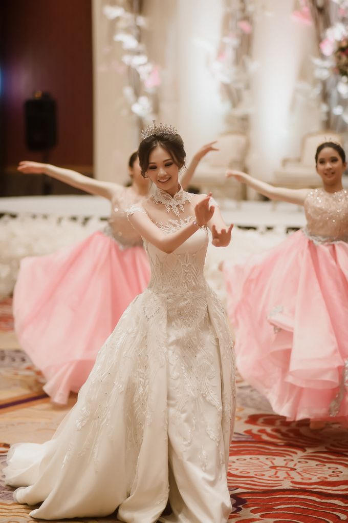Bride & Groom Perfomance by Skenoo Hall Emporium Pluit by IKK Wedding - 004 Bride & Groom Perfomance by Skenoo Hall Emporium Pluit by IKK Wedding - 004