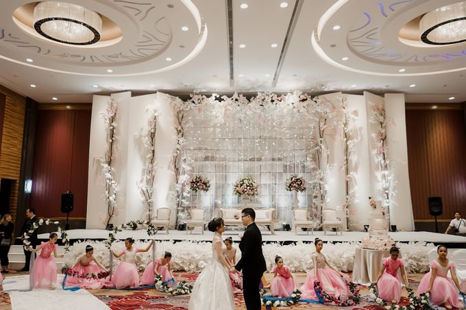 Skenoo Hall Wedding Dance Atmosphere by Skenoo Hall Emporium Pluit by IKK Wedding - 001 Skenoo Hall Wedding Dance Atmosphere by Skenoo Hall Emporium Pluit by IKK Wedding - 001
