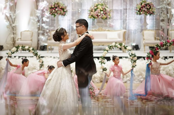 Skenoo Hall Wedding Dance Atmosphere by Skenoo Hall Emporium Pluit by IKK Wedding - 002 Skenoo Hall Wedding Dance Atmosphere by Skenoo Hall Emporium Pluit by IKK Wedding - 002