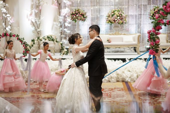 Skenoo Hall Wedding Dance Atmosphere by Skenoo Hall Emporium Pluit by IKK Wedding - 003 Skenoo Hall Wedding Dance Atmosphere by Skenoo Hall Emporium Pluit by IKK Wedding - 003