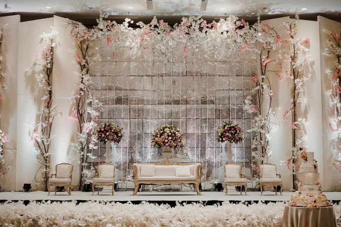 Skenoo Hall - Various Wedding Stage Decoration at Skenoo Hall Emporium Pluit by IKK Wedding Venue - 003 Skenoo Hall - Various Wedding Stage Decoration at Skenoo Hall Emporium Pluit by IKK Wedding Venue - 003
