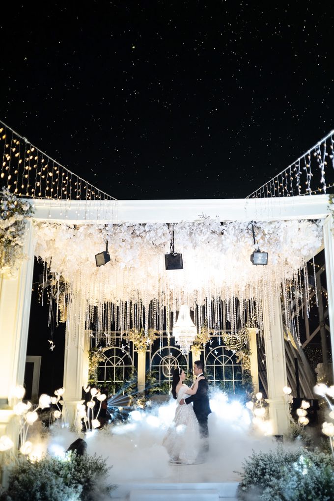 Ivandi & Yessica Wedding Decoration at Intercontinental Diamond by Cynthia Tan - 012