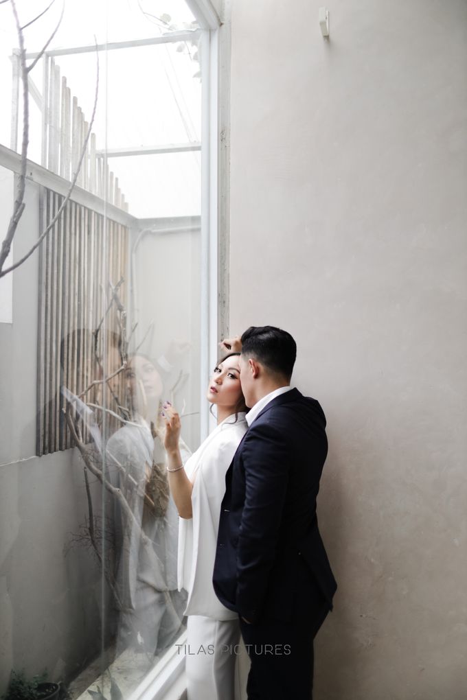Indoor Couple Session of Novy & William by Tilas Pictures - 008 Indoor Couple Session of Novy & William by Tilas Pictures - 008