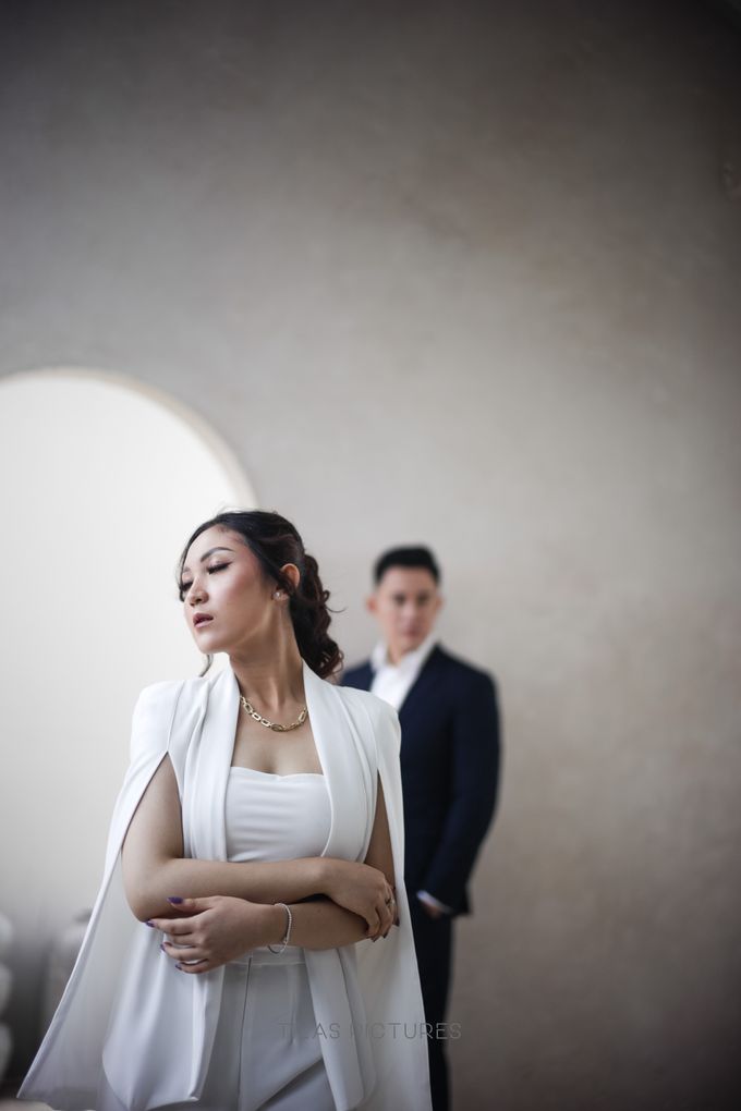Indoor Couple Session of Novy & William by Tilas Pictures - 012 Indoor Couple Session of Novy & William by Tilas Pictures - 012