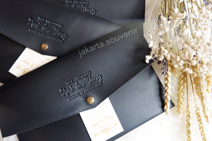 Pouch SV3 leather by Jakarta Souvenir - 002 Pouch SV3 leather by Jakarta Souvenir - 002