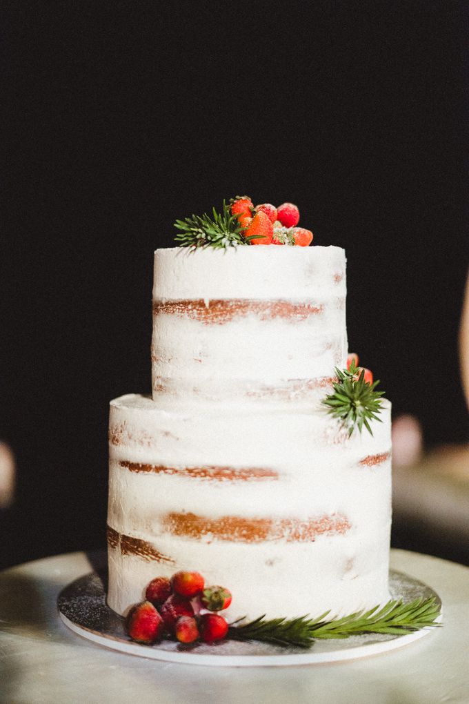 Modern Botanical Wedding of James & Dyah at Villa OMG Bali by Ixora Cakes - 001 Modern Botanical Wedding of James & Dyah at Villa OMG Bali by Ixora Cakes - 001