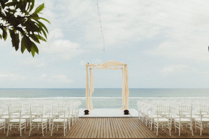 Modern Botanical Wedding of James & Dyah at Villa OMG Bali by PYARA - 004