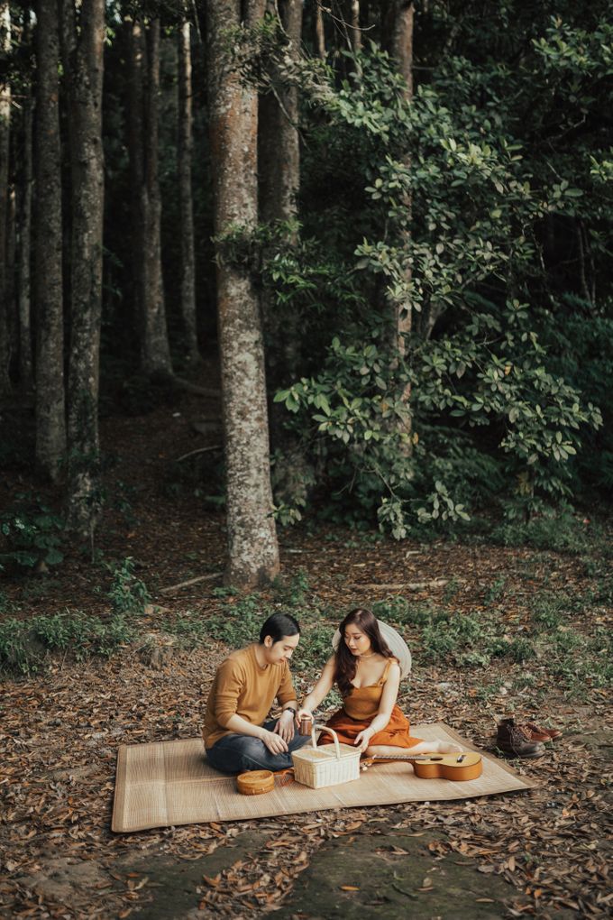Forest Picnic Prewedding of Janissa & Kresna by fire, wood & earth - 023 Forest Picnic Prewedding of Janissa & Kresna by fire, wood & earth - 023