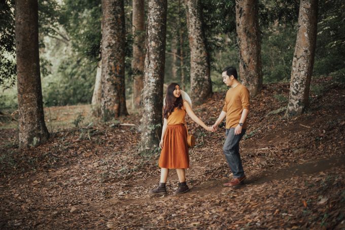 Forest Picnic Prewedding of Janissa & Kresna by FIRE, WOOD & EARTH - 038