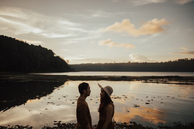 Forest Picnic Prewedding of Janissa & Kresna by FIRE, WOOD & EARTH - 045