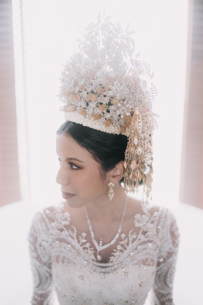Bali Wedding with Traditional Aceh Wedding Attire for Bride Amanda by Vilia Wedding Planner - 013