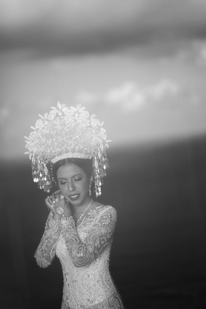 Bali Wedding with Traditional Aceh Wedding Attire for Bride Amanda by Vilia Wedding Planner - 011