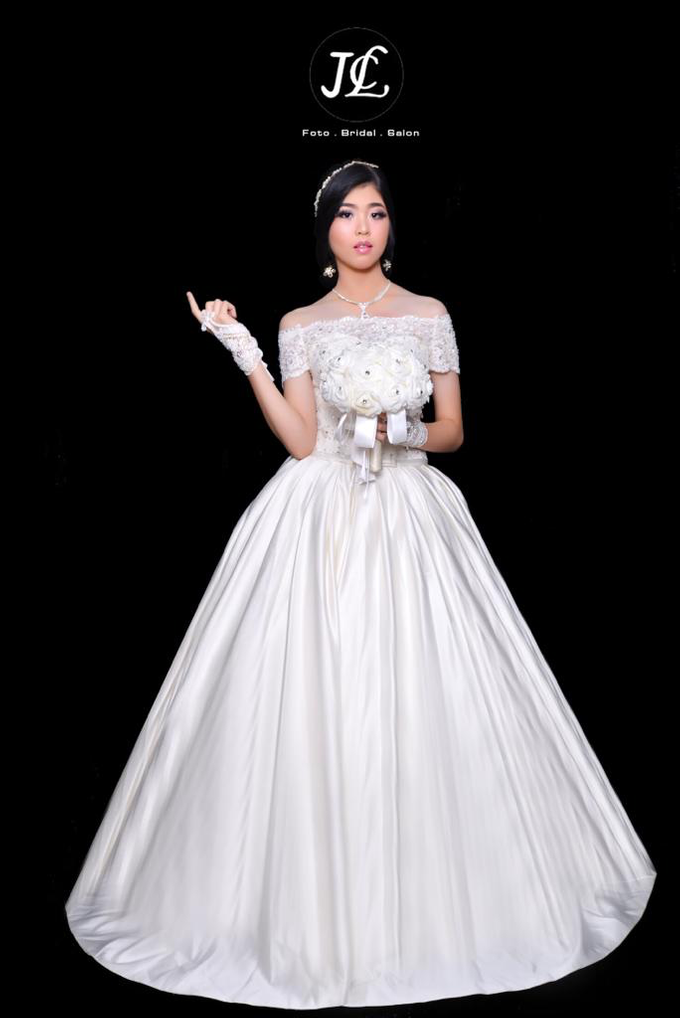 Gown Wedding 1 by JCL FOTO BRIDAL SALON - 001 Gown Wedding 1 by JCL FOTO BRIDAL SALON - 001