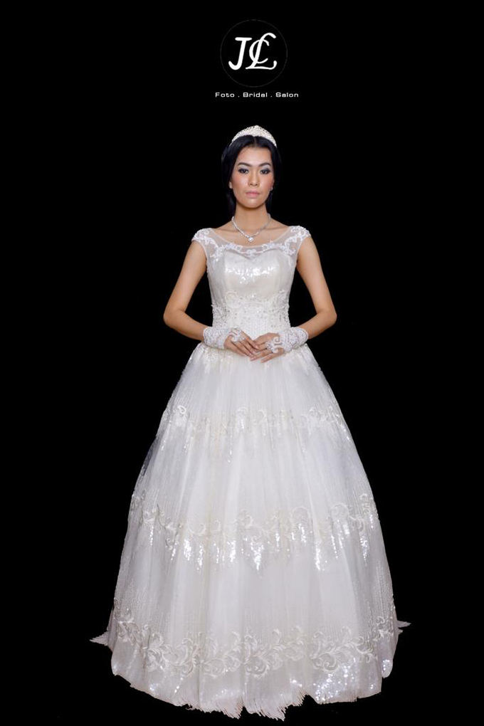 WEDDING GOWN XXXIV by JCL FOTO BRIDAL SALON - 001 WEDDING GOWN XXXIV by JCL FOTO BRIDAL SALON - 001