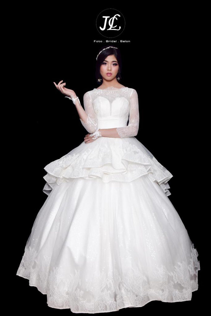 WEDDING GOWN XXXIX by JCL FOTO BRIDAL SALON - 001 WEDDING GOWN XXXIX by JCL FOTO BRIDAL SALON - 001