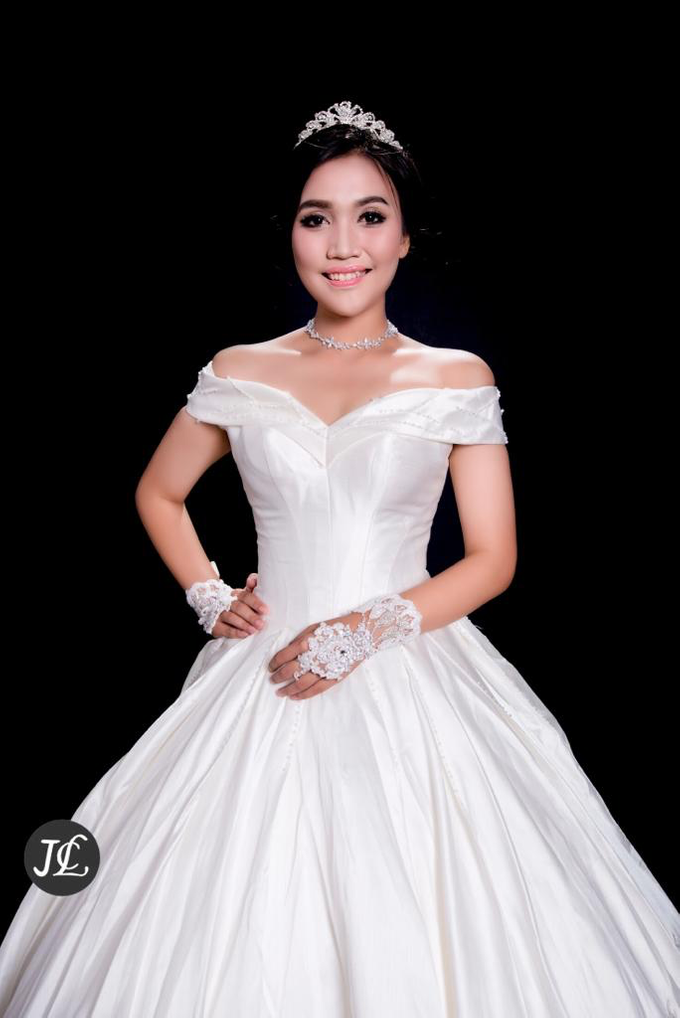 WEDDING GOWN 44 by JCL FOTO BRIDAL SALON - 001 WEDDING GOWN 44 by JCL FOTO BRIDAL SALON - 001