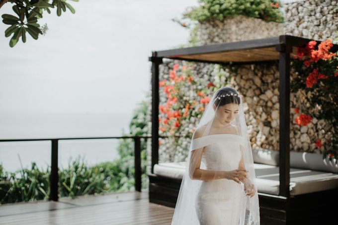 Wedding day of Jeffry & Kathrin at The Ungasan Uluwatu Bali Villas by THE UNGASAN CLIFFTOP RESORT BALI - 011