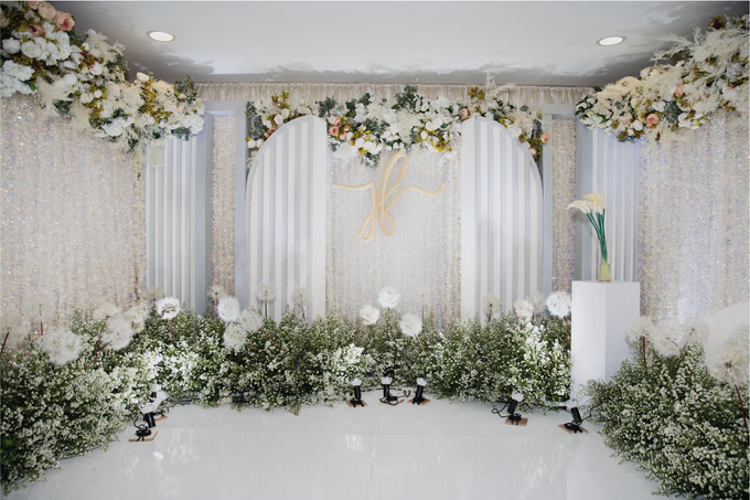 Joseph & Fitri Wedding Decoration at Graha Mekar Wangi by Valentine Wedding Decoration - 015