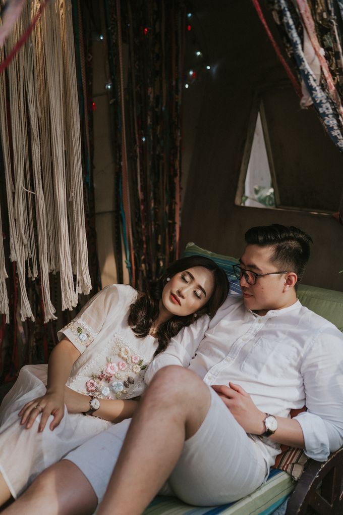 The Prewedding of Andari & Fath at Wildflower Studio by Warna Project - 019