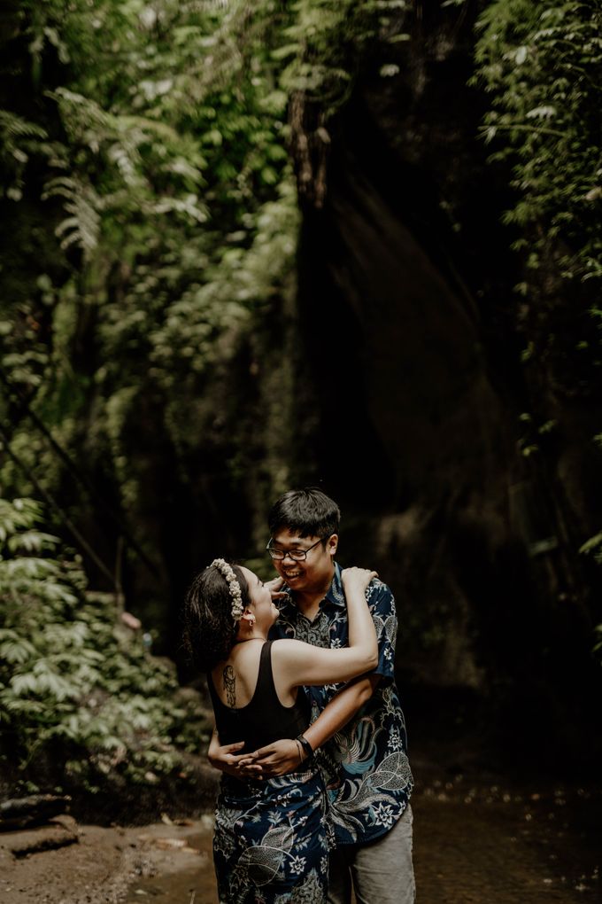 Jodie & Jennifer Pre Wedding Bali by AKSA Creative - 042