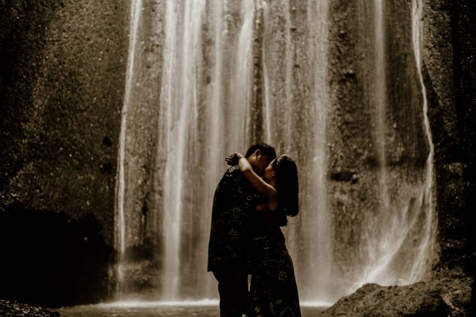 Jodie & Jennifer Pre Wedding Bali by AKSA Creative - 038