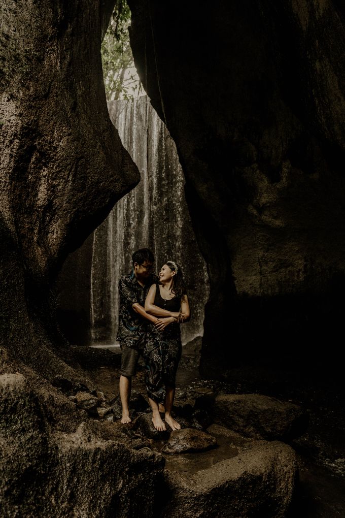 Jodie & Jennifer Pre Wedding Bali by AKSA Creative - 035