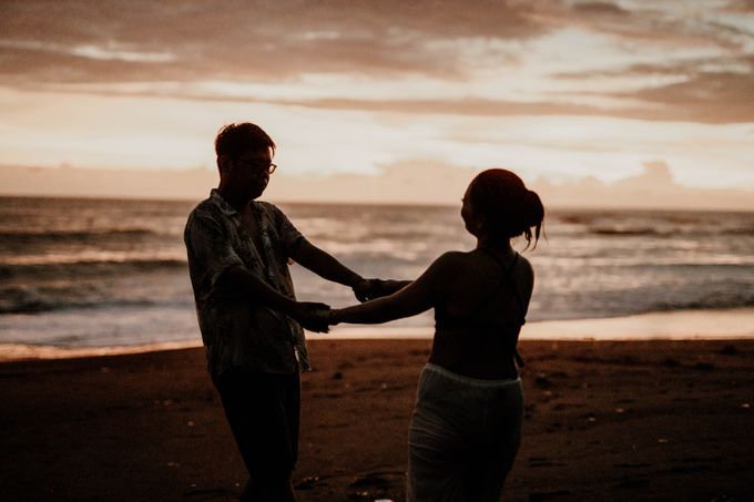 Jodie & Jennifer Pre Wedding Bali by AKSA Creative - 011