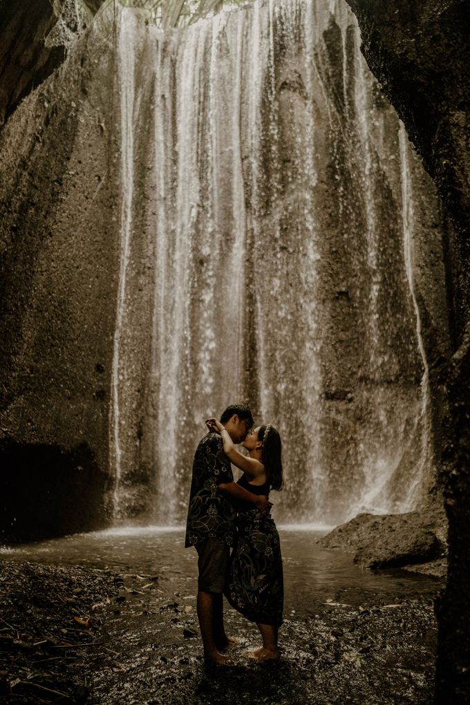 Jodie & Jennifer Pre Wedding Bali by AKSA Creative - 034