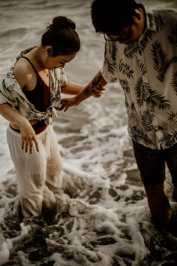 Jodie & Jennifer Pre Wedding Bali by AKSA Creative - 005