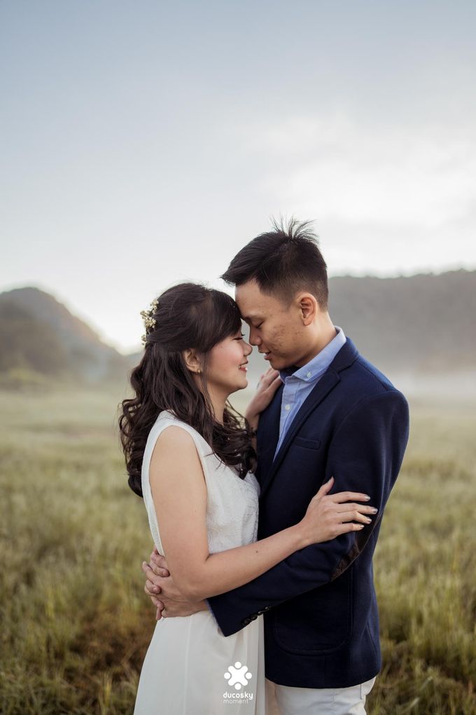 Joseph Ayu Prewedding - Sunrise in Your Eyes by Ducosky - 003