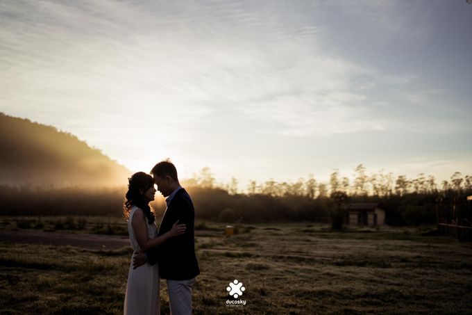 Joseph Ayu Prewedding - Sunrise in Your Eyes by Ducosky - 008