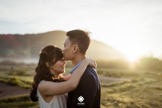 Joseph Ayu Prewedding - Sunrise in Your Eyes by Ducosky - 009