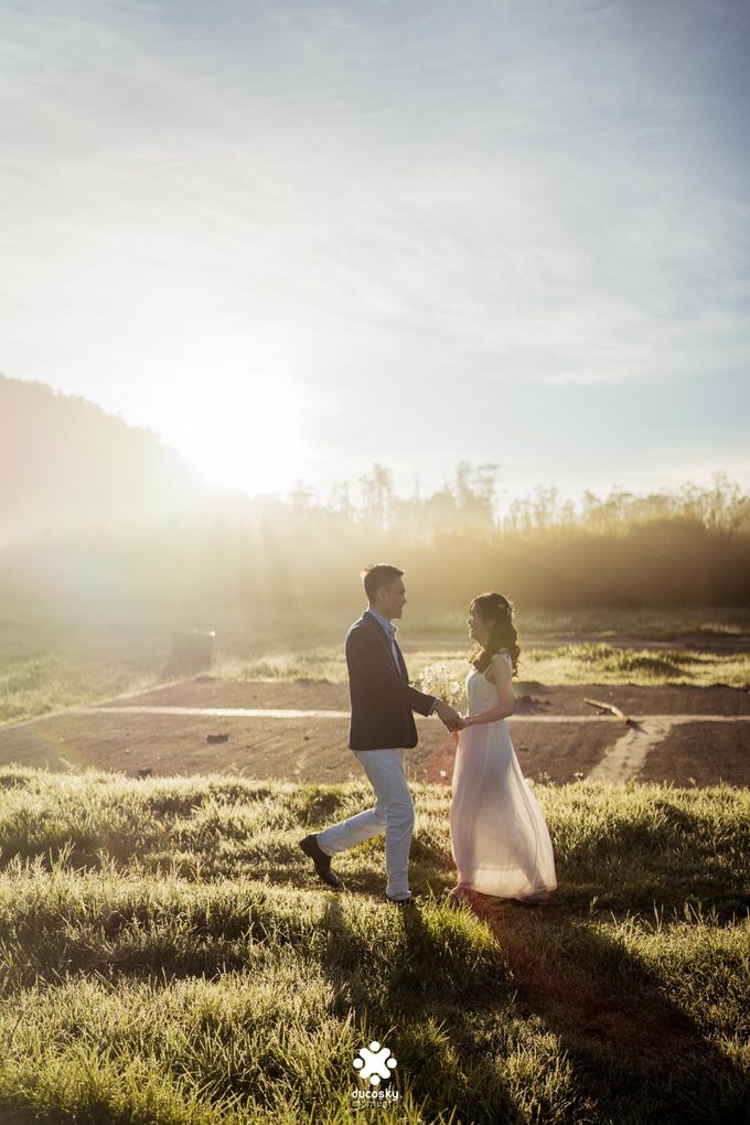 Joseph Ayu Prewedding - Sunrise in Your Eyes by Ducosky - 017