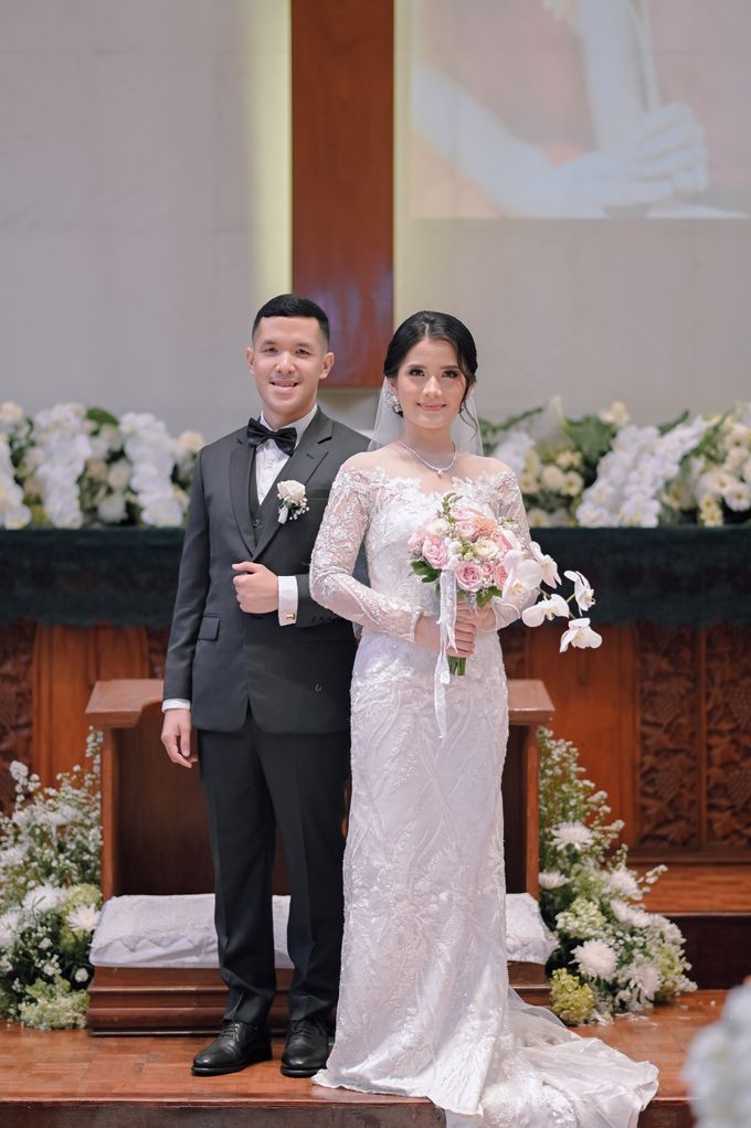 The Wedding of Mr. Joshua & Mrs. Maya by Sikamba Tailor - 003 The Wedding of Mr. Joshua & Mrs. Maya by Sikamba Tailor - 003