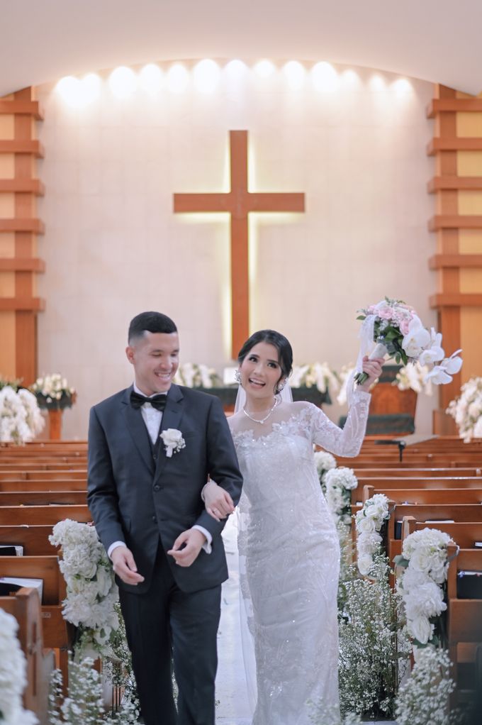 The Wedding of Mr. Joshua & Mrs. Maya by Sikamba Tailor - 009 The Wedding of Mr. Joshua & Mrs. Maya by Sikamba Tailor - 009