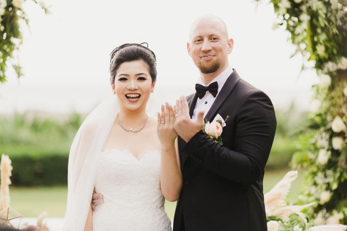 Ian & Farra Intimate Beach Villa Wedding by Vilia Wedding Planner - 026 Ian & Farra Intimate Beach Villa Wedding by Vilia Wedding Planner - 026