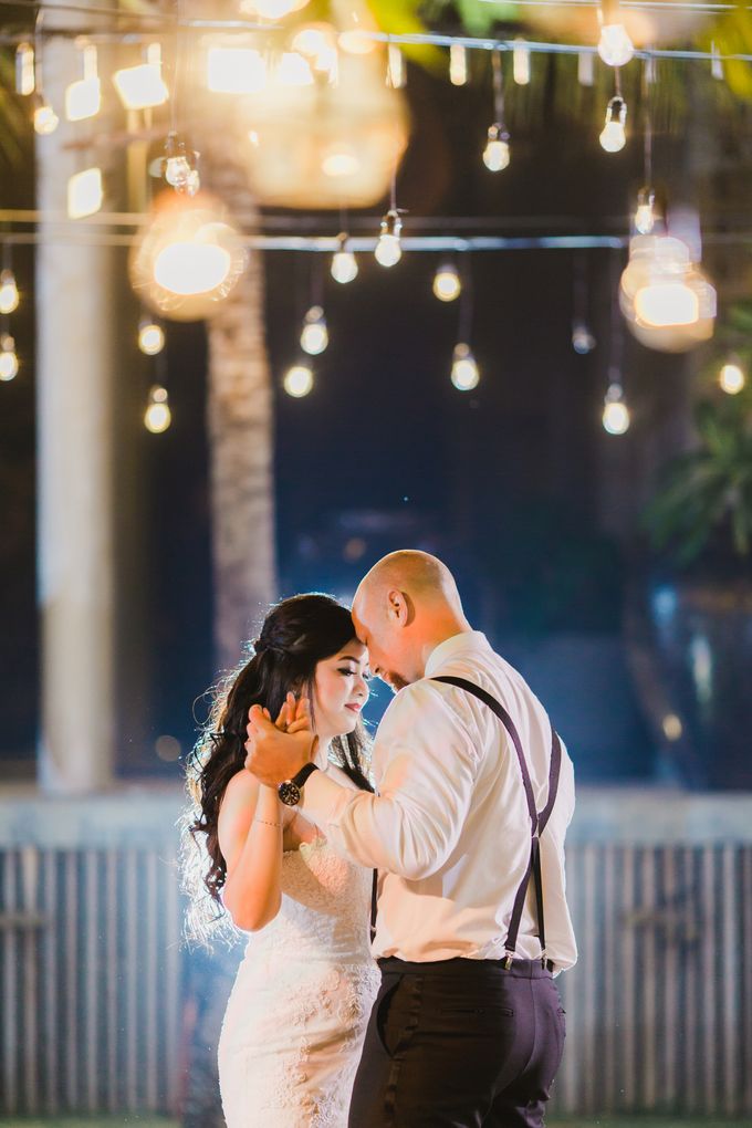 Ian & Farra Intimate Beach Villa Wedding by Vilia Wedding Planner - 039 Ian & Farra Intimate Beach Villa Wedding by Vilia Wedding Planner - 039