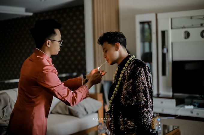 Pernikahan Juan dan Bulan // Sebuah Kisah dalam Balutan Keanggunan by Kayuwangi Wedding Planner & Organizer - 008
