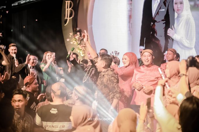 Pernikahan Juan dan Bulan // Sebuah Kisah dalam Balutan Keanggunan by Kayuwangi Wedding Planner & Organizer - 002