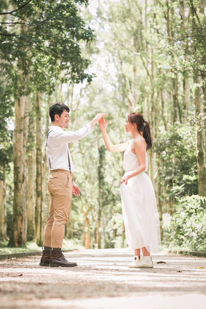Pre-wedding Shoot in Hong Kong Shing Mun Reservoir by Jen's Obscura (aka Jchan Photography) - 005 Pre-wedding Shoot in Hong Kong Shing Mun Reservoir by Jen's Obscura (aka Jchan Photography) - 005