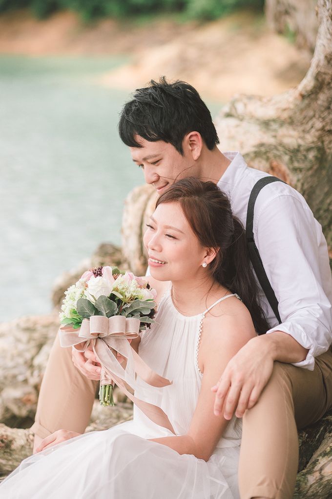 Pre-wedding Shoot in Hong Kong Shing Mun Reservoir by Jen's Obscura (aka Jchan Photography) - 003 Pre-wedding Shoot in Hong Kong Shing Mun Reservoir by Jen's Obscura (aka Jchan Photography) - 003