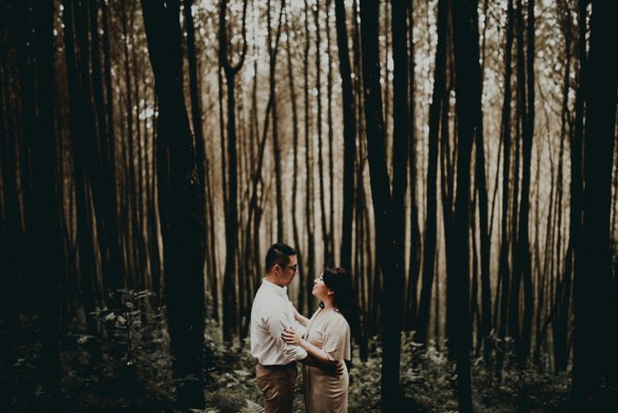 Karlina & Ariyanto Engagement Session by ATIPATTRA - 005