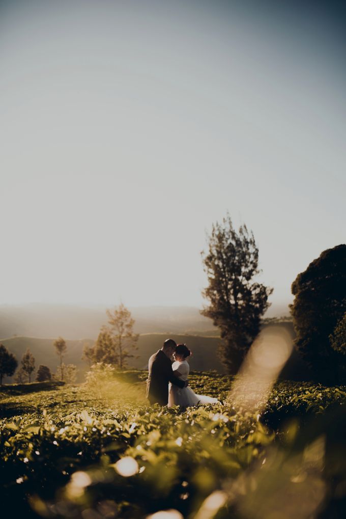 Karlina & Ariyanto Engagement Session by ATIPATTRA - 037