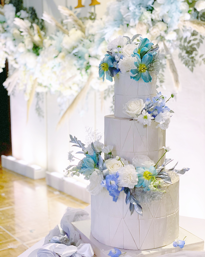 The wedding of Ferry & Kartika by KAIA Cakes & Co. - 017