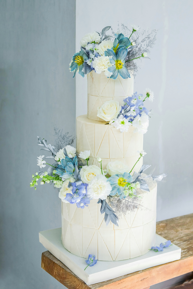 The wedding of Ferry & Kartika by KAIA Cakes & Co. - 025