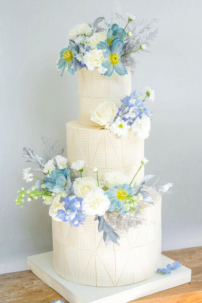 The wedding of Ferry & Kartika by KAIA Cakes & Co. - 035