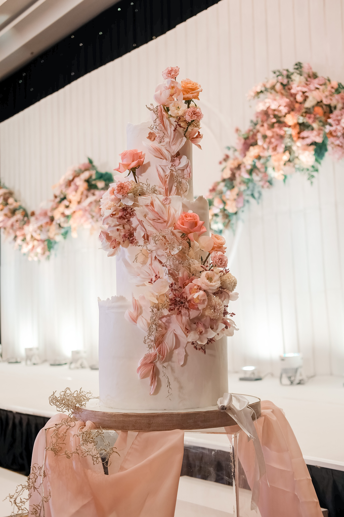 The wedding of Edbert & Priscilia by KAIA Cakes & Co. - 007