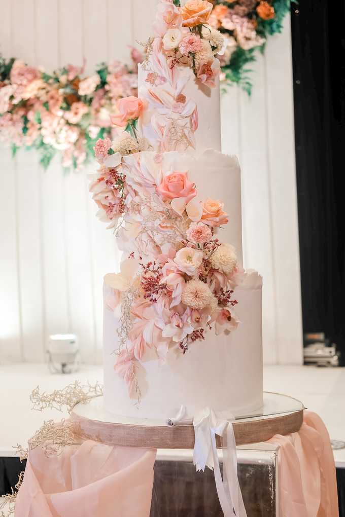 The wedding of Edbert & Priscilia by KAIA Cakes & Co. - 010